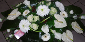 Composition de fleurs blanche